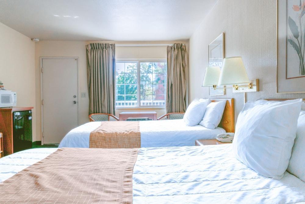 Riverfront Inn Роузберг Экстерьер фото