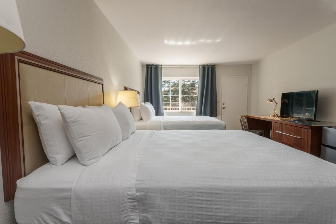 Riverfront Inn Роузберг Экстерьер фото