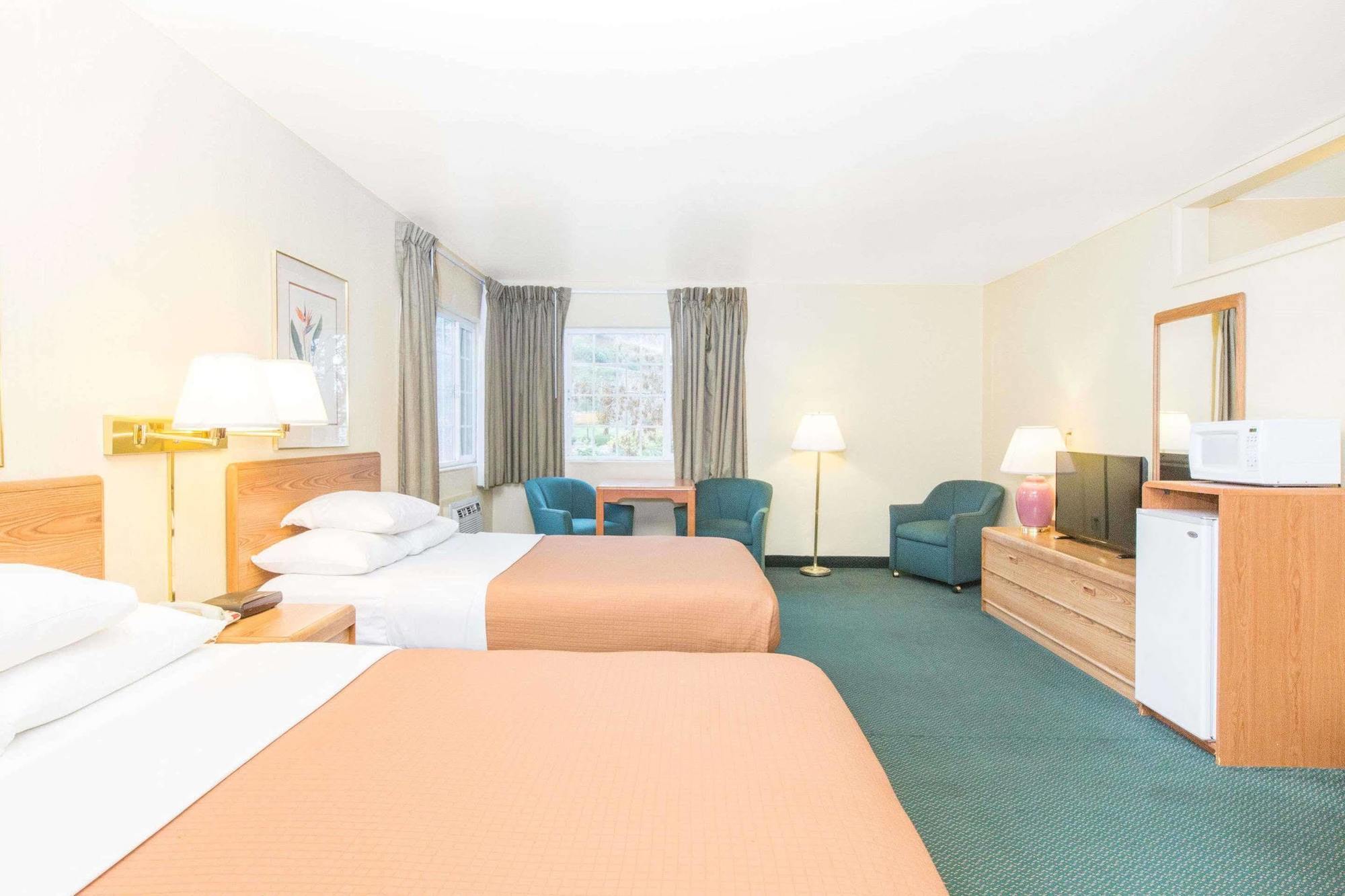 Riverfront Inn Роузберг Экстерьер фото
