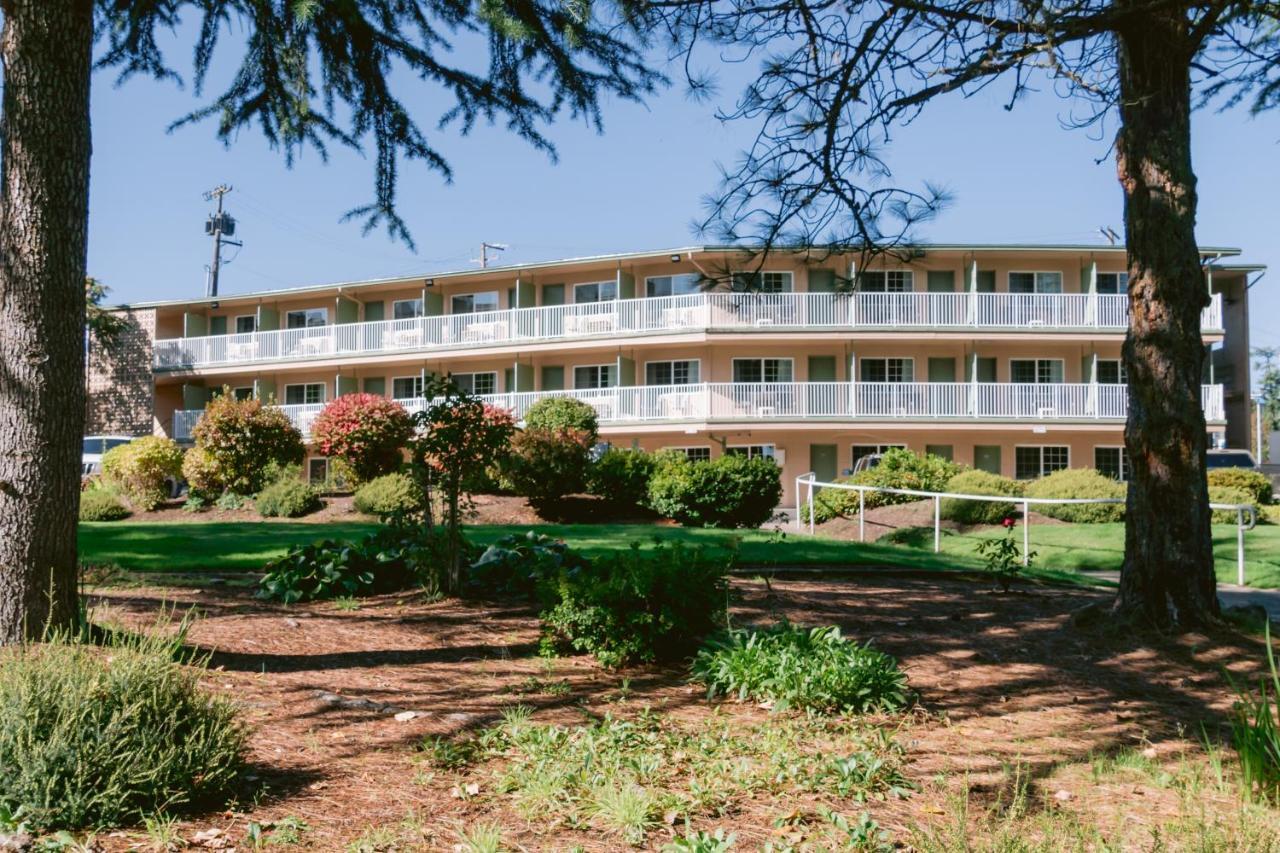 Riverfront Inn Роузберг Экстерьер фото